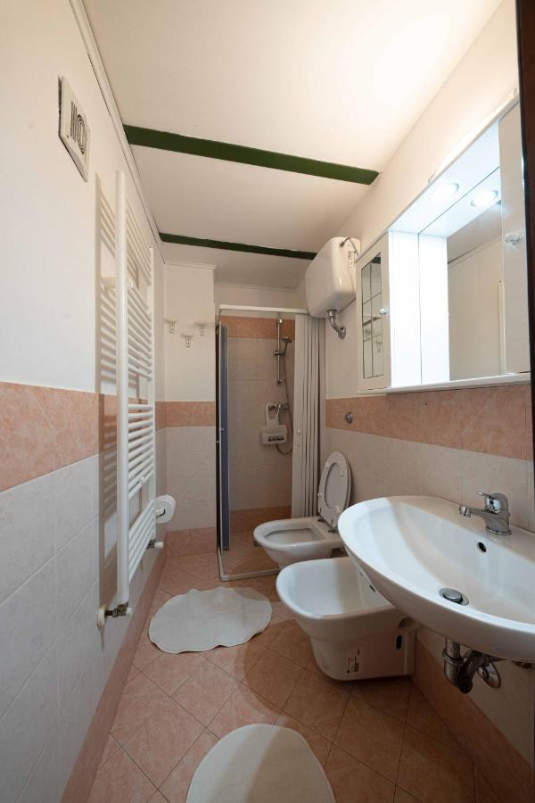 B&B Palazzo La Traja Ґальяно-дель-Капо Екстер'єр фото